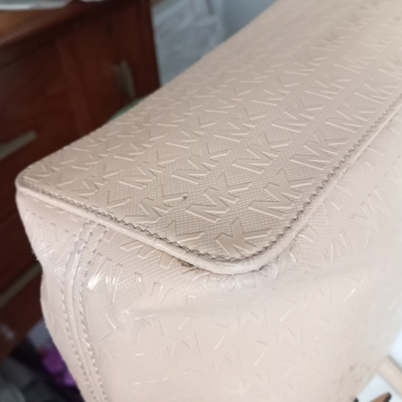 MICHAEL KORS Jet Set Large Embossed Logo Patent Leather Tote Bag Nude w/ COA - Picture 6 of 15